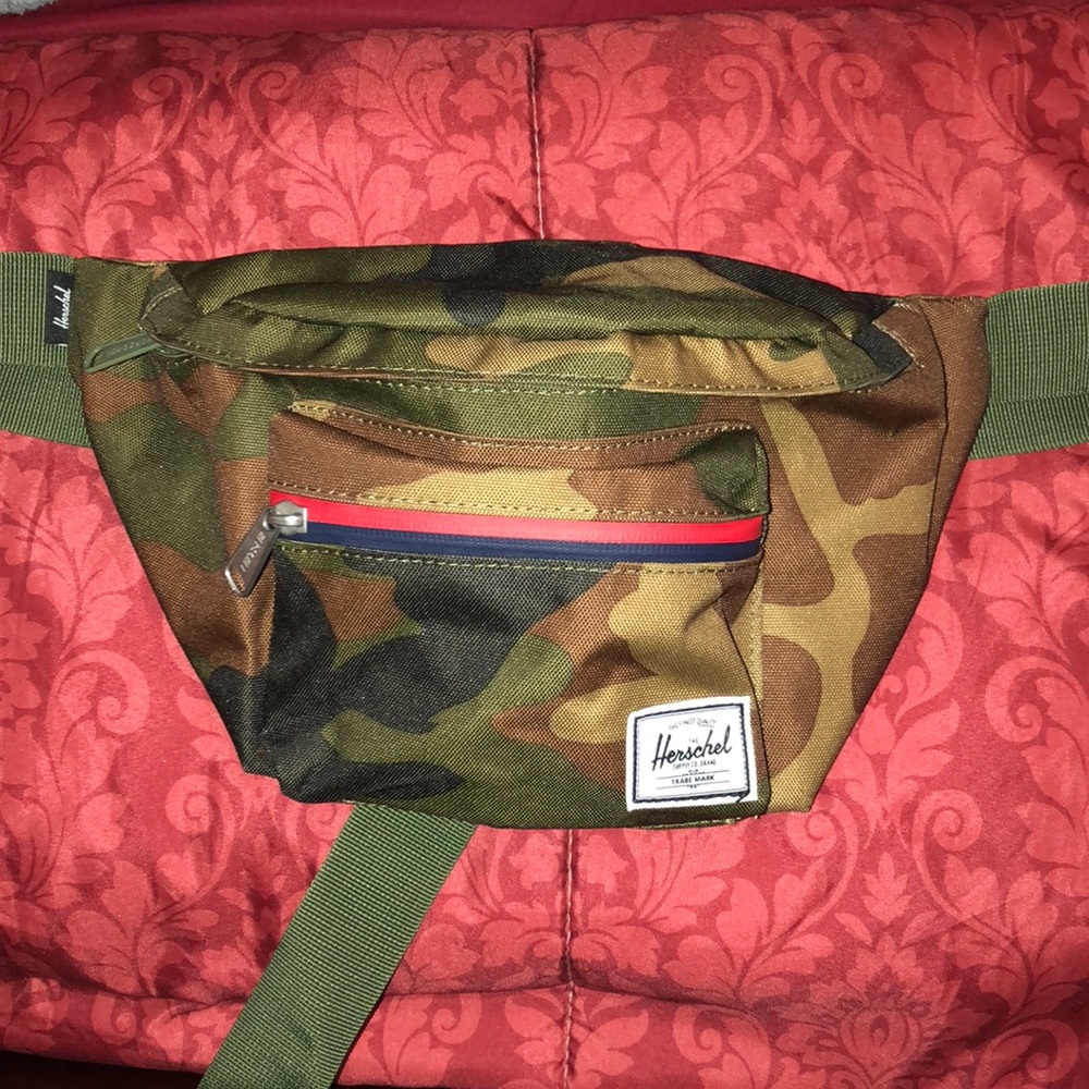Hershel camo fanny pack